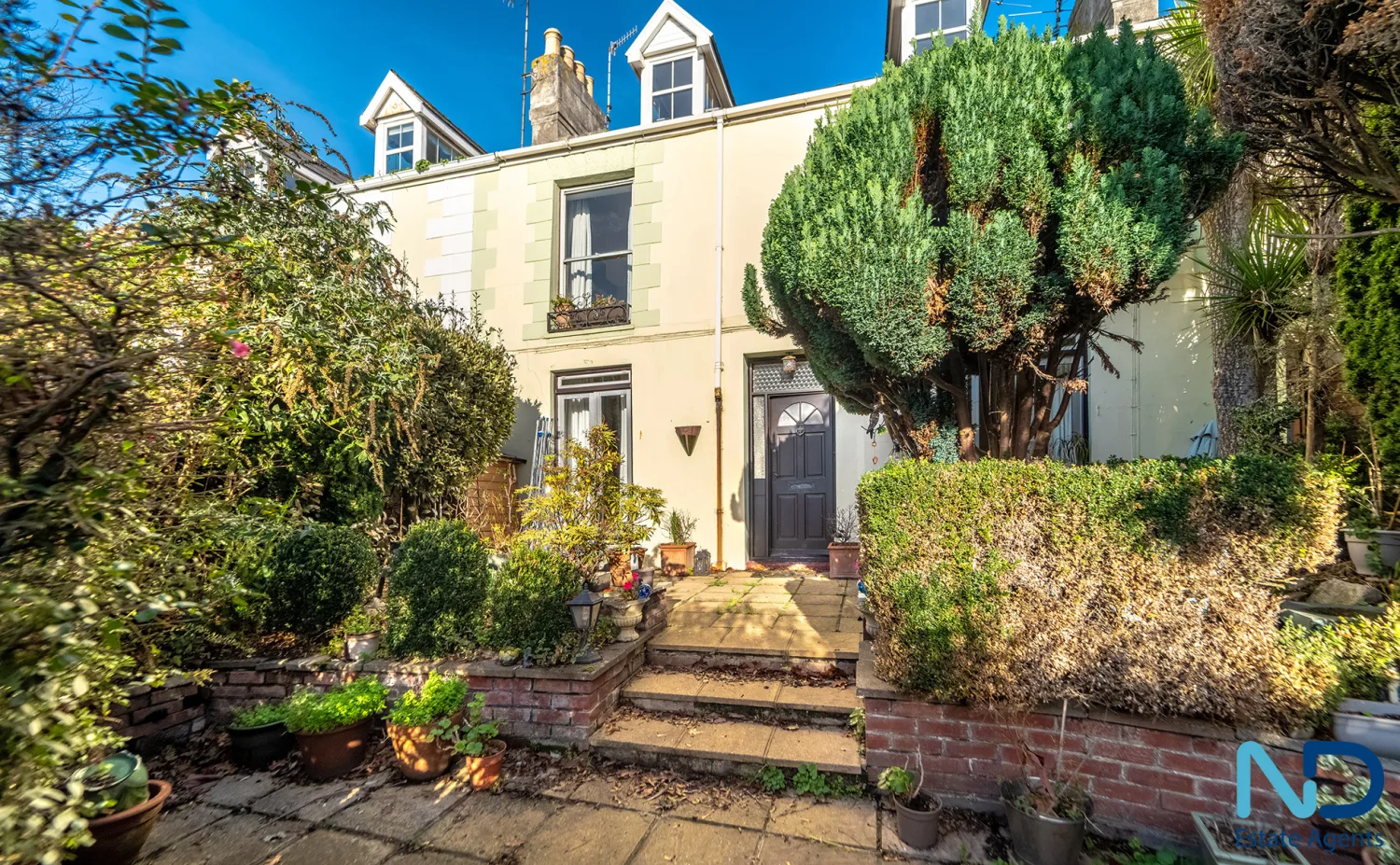 St Helier - Six Bedroom Terraced Home with Garden and Close to Park