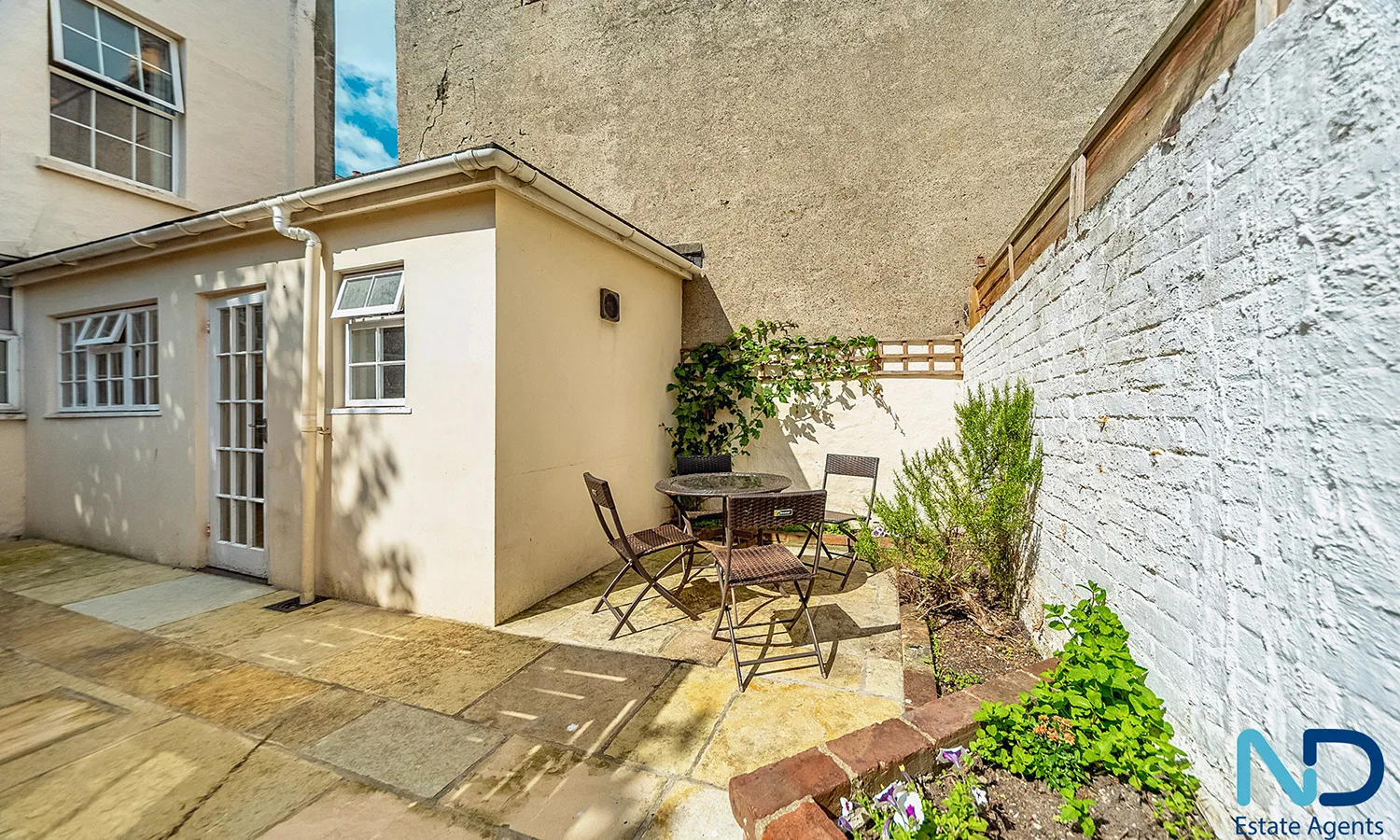 St Helier - Two Bedroom House with Patio Garden, St Helier — photo 2 of 5