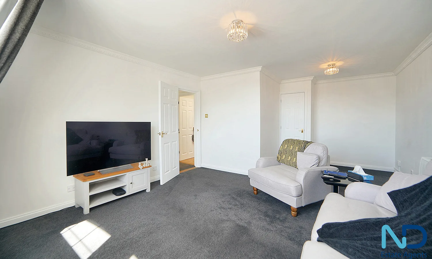 St Helier - Two Bedroom Top Floor Apartment with Parking, St Helier — photo 4 of 23