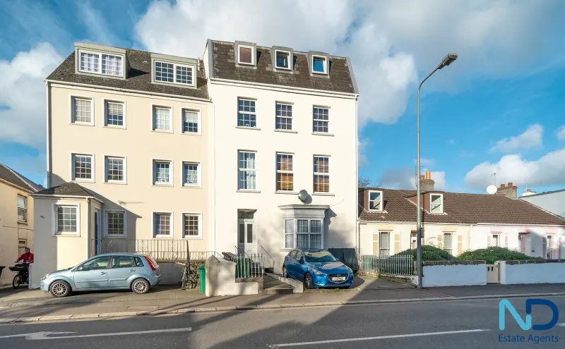 St Helier - Two Bedroom Apartment with Parking on Town Outskirts, St Helier — photo 1 of 18