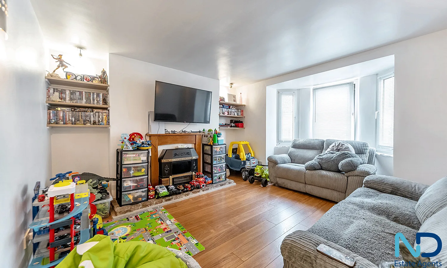 St Helier - One Bedroom Apartment with Study, Storage and Communal Garden, St Helier — photo 3 of 21