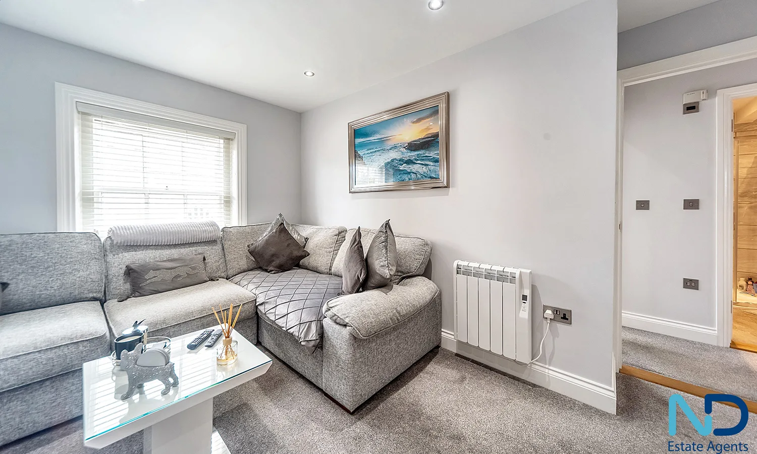 St Helier - One Bedroom Top Floor Apartment, St Helier — photo 6 of 21