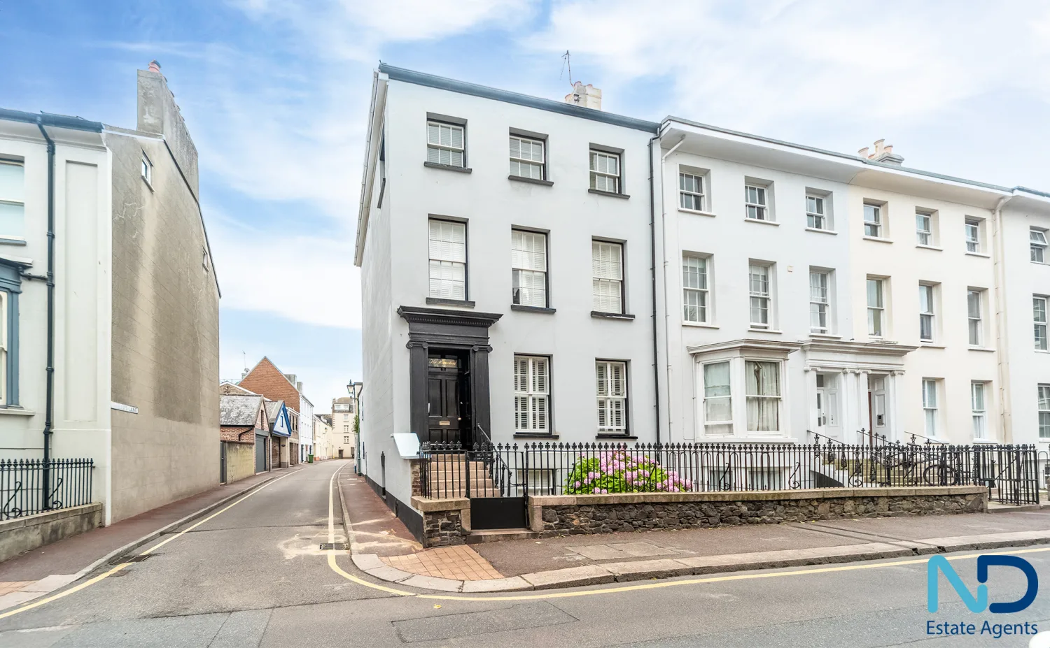 St Helier - One Bedroom Top Floor Apartment, St Helier — photo 1 of 21