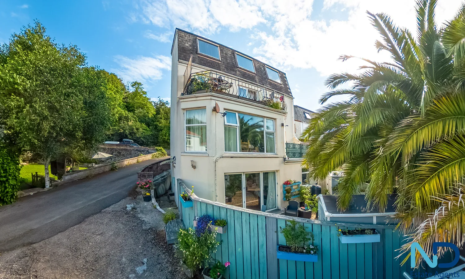 St Helier - One Bedroom Top Floor Apartment with Parking, St Helier — photo 1 of 12