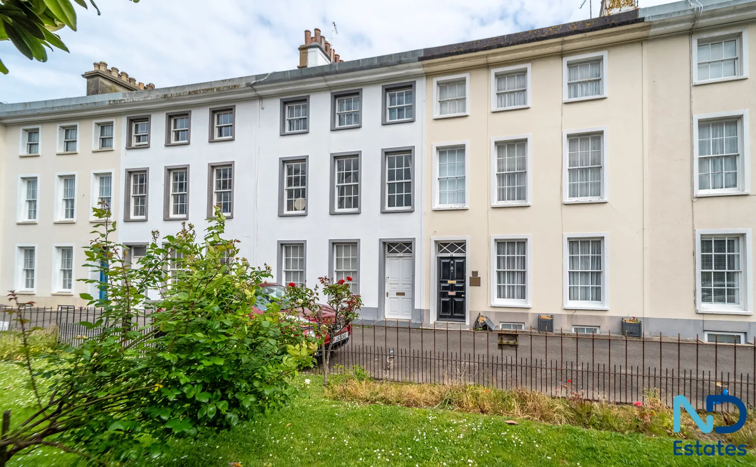 St Helier - One Bedroom Apartment with Communal Garden in Town