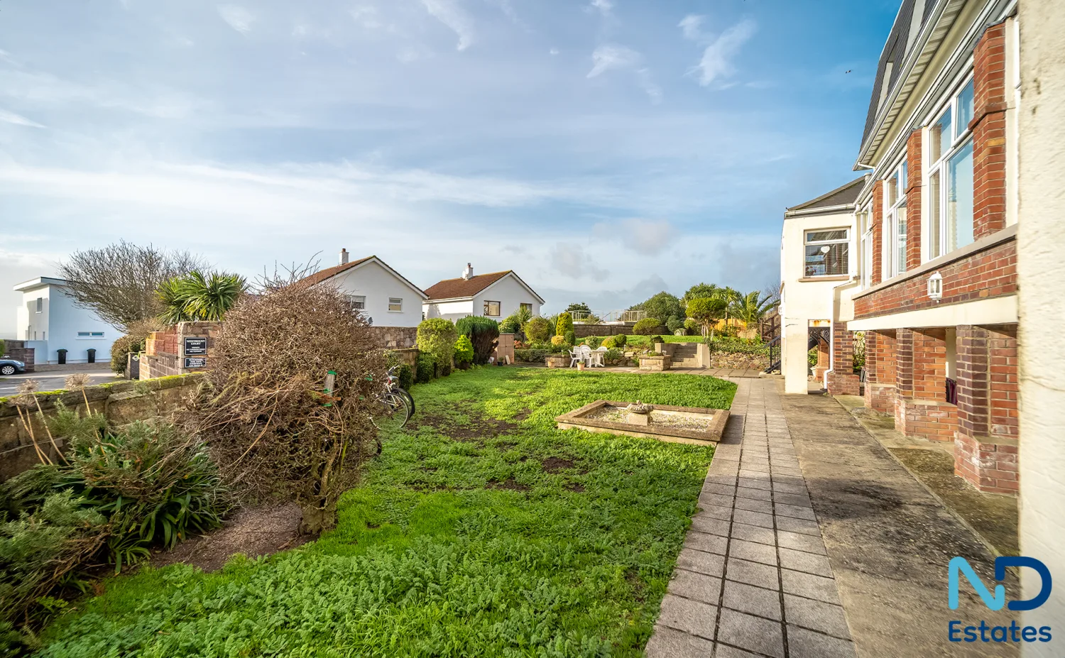 St Helier - One Bedroom Apartment with Parking and Communal Gardens, St Helier — photo 2 of 17