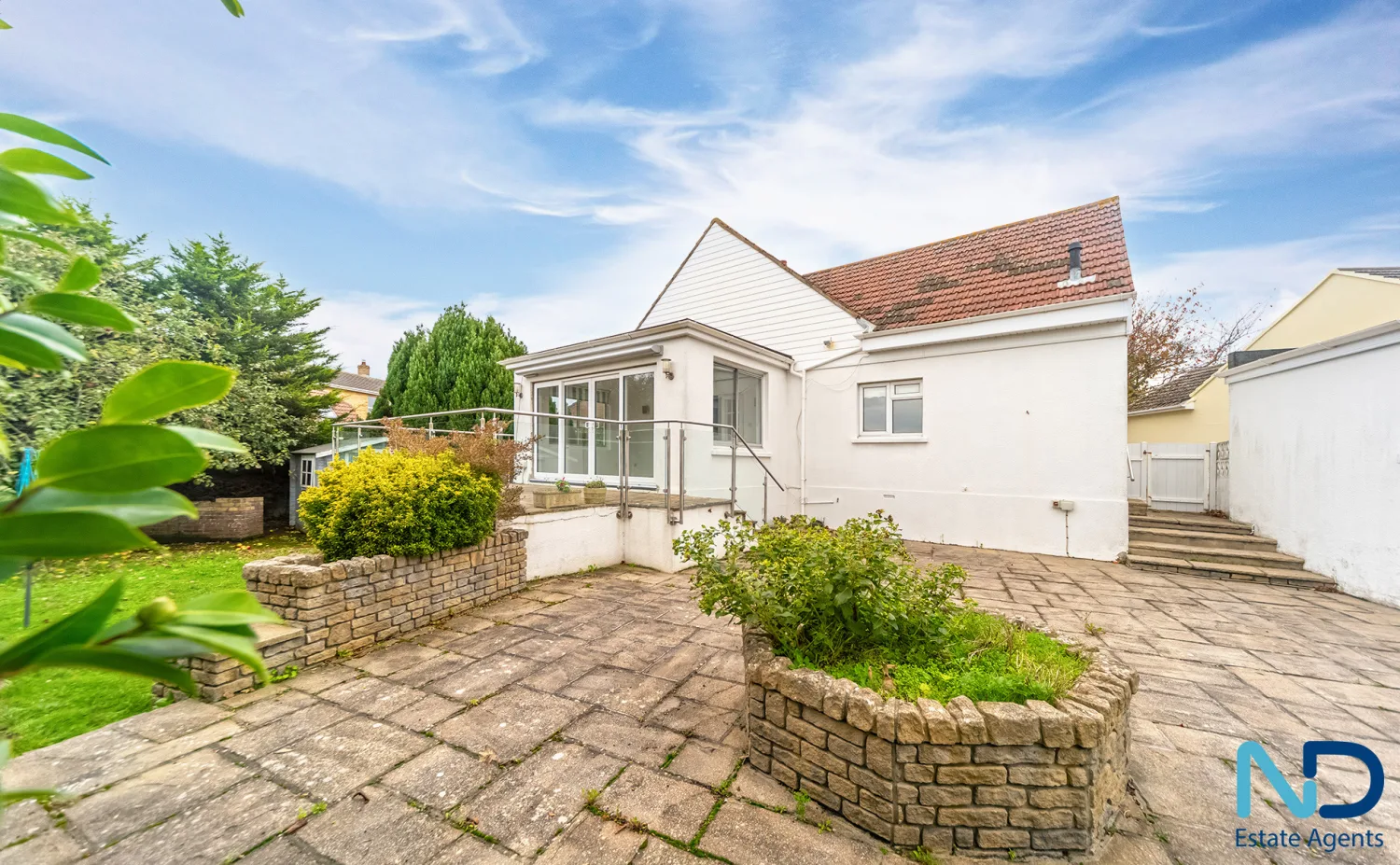 St Brelade - Three Bedroom Bungalow with Garden, Garage, Ample Parking & Approved building permission, St Brelade — photo 1 of 43