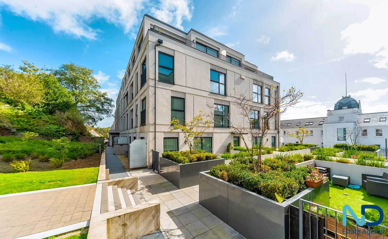St Helier - One Bedroom Apartment with Balcony at College Garden, St Helier — photo 1 of 34