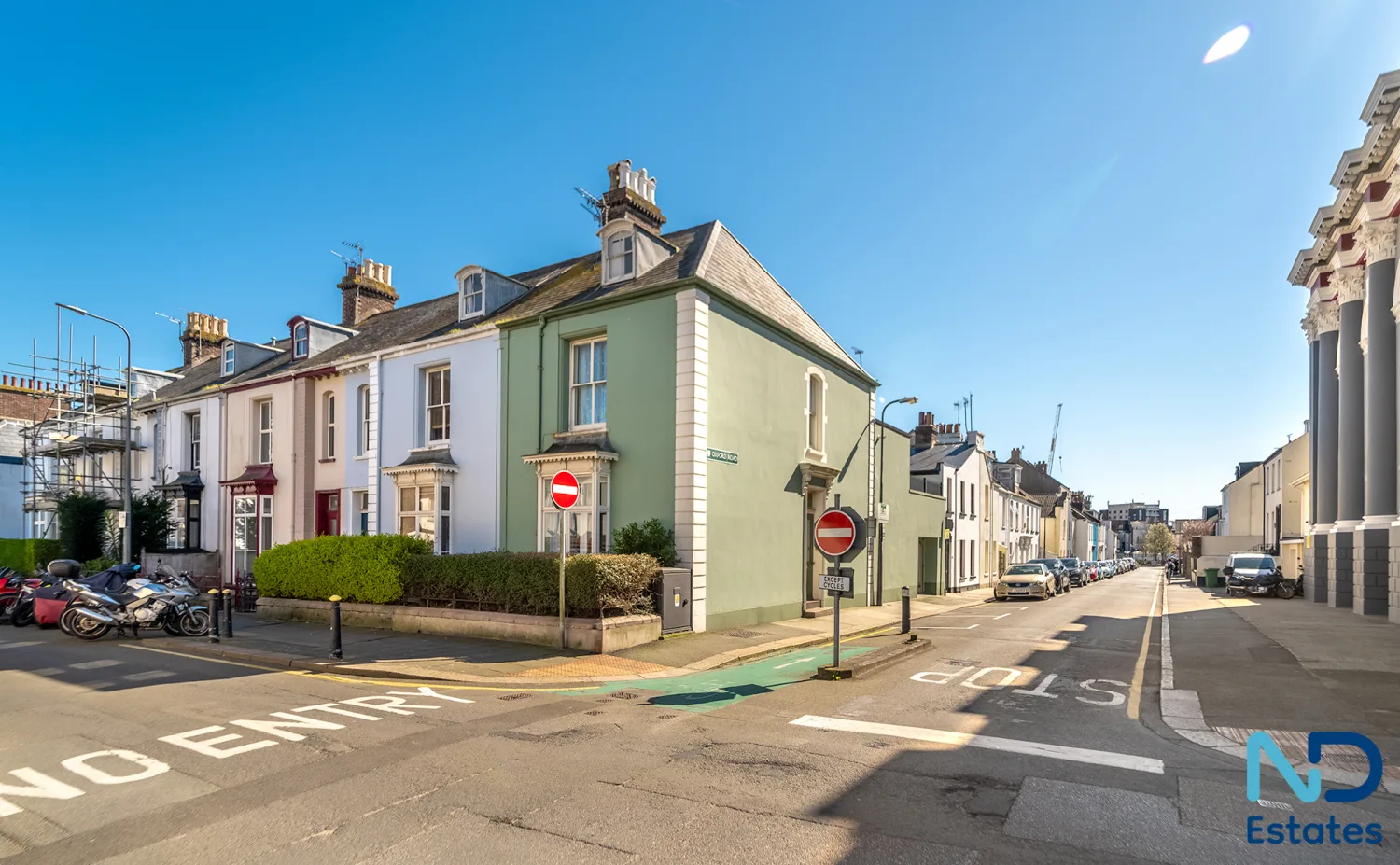 St Helier - Four Bedroom House with Patio, Garage and Roof Terrace, St Helier — photo 1 of 33