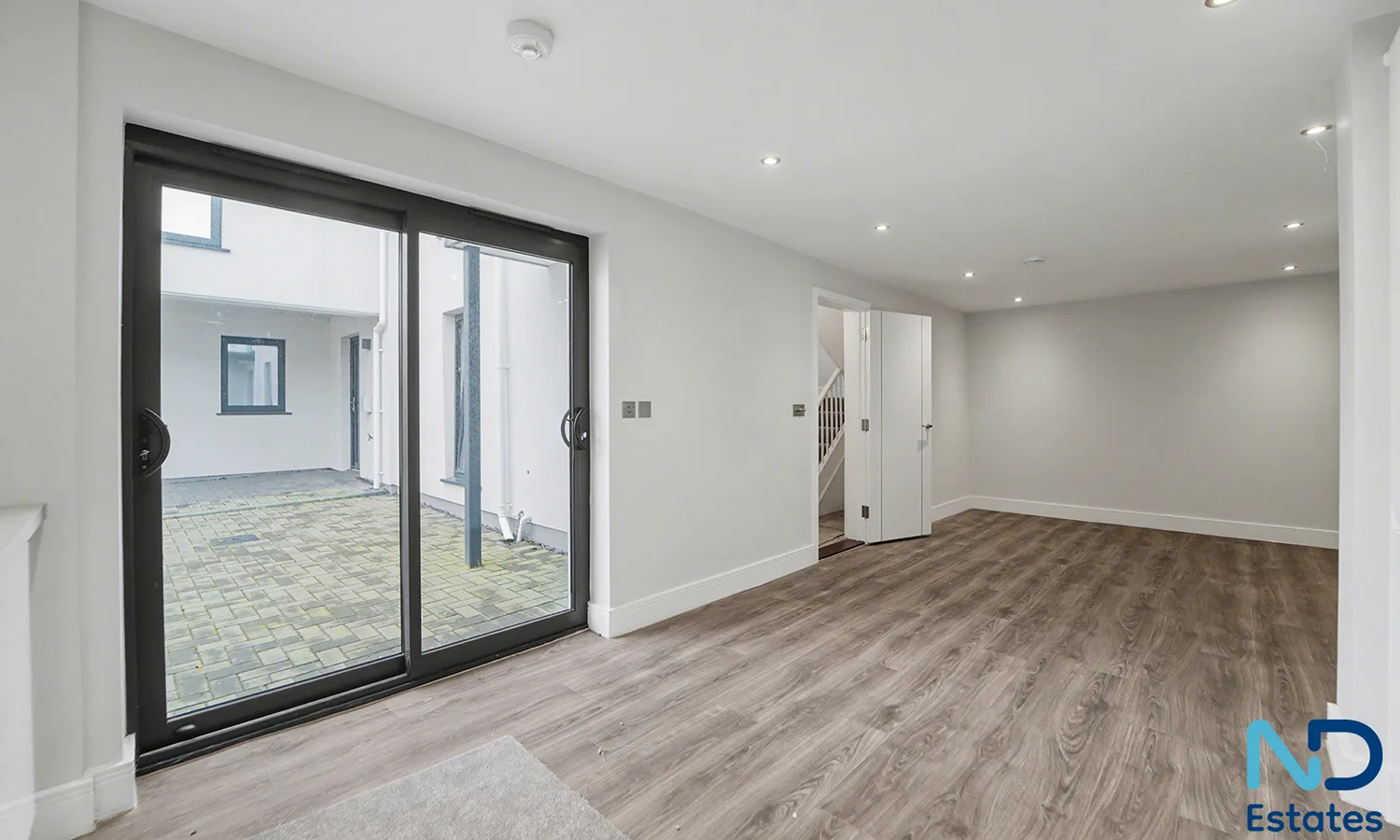 St Helier - Two Bedroom House with Study, Parking & Balcony, St Helier — photo 6 of 22