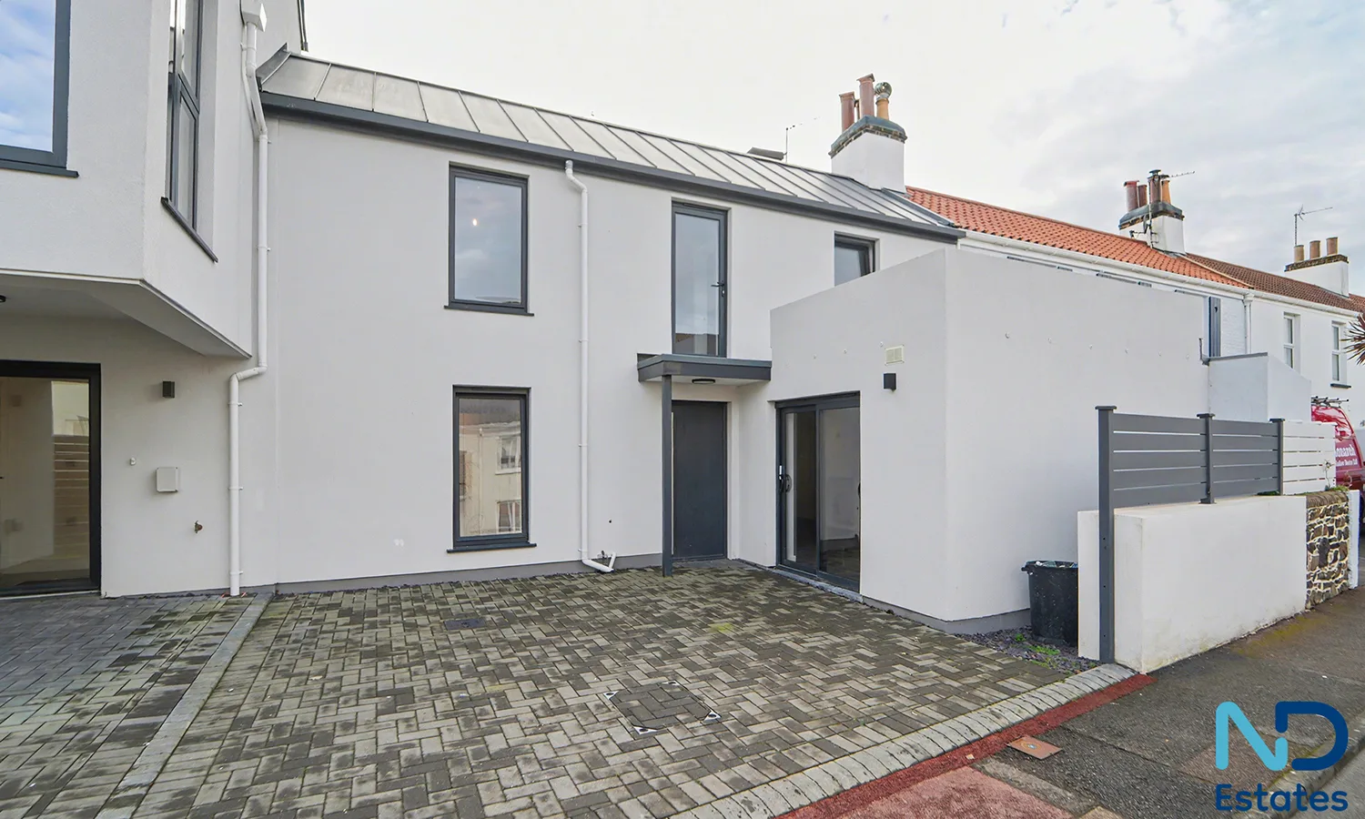 St Helier - Two Bedroom House with Study, Parking & Balcony, St Helier — photo 1 of 22