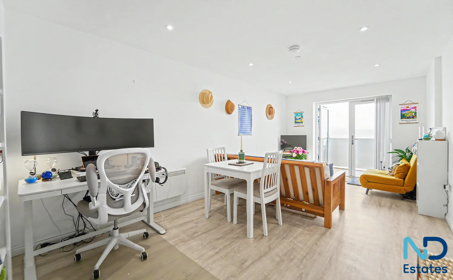 St Clement - Two Bedroom Apartment at The Beach Front with Private Access to the Beach, St Clement — photo 2 of 27