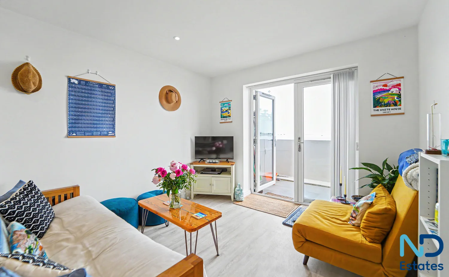 St Clement - Two Bedroom Apartment at The Beach Front with Private Access to the Beach, St Clement — photo 3 of 27