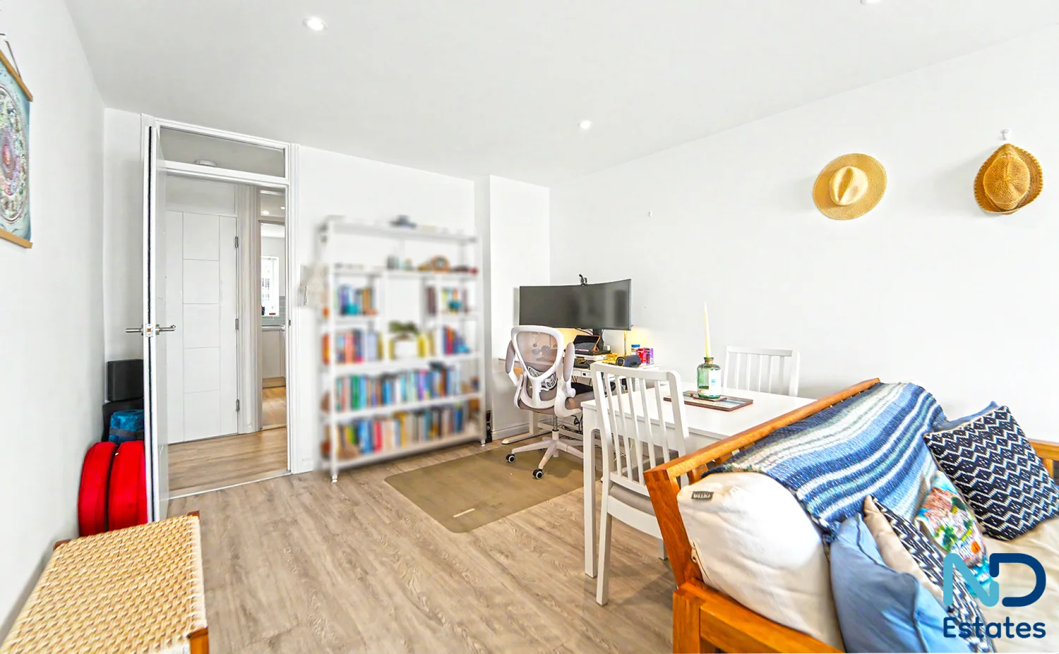St Clement - Two Bedroom Apartment at The Beach Front with Private Access to the Beach, St Clement — photo 6 of 27