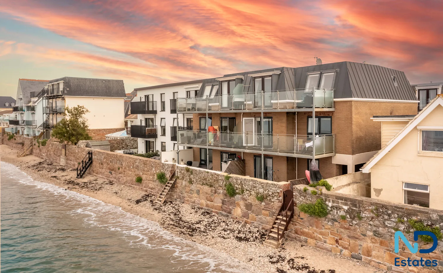 St Clement - Two Bedroom Apartment at The Beach Front with Private Access to the Beach, St Clement — photo 1 of 27