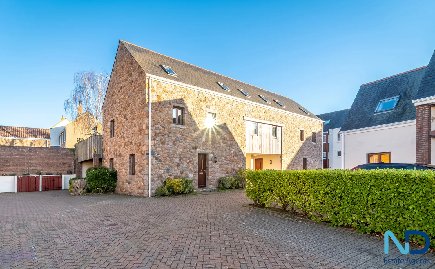 St Helier - One Bedroom Home with Study and Parking plus Garden, St Helier — photo 1 of 24