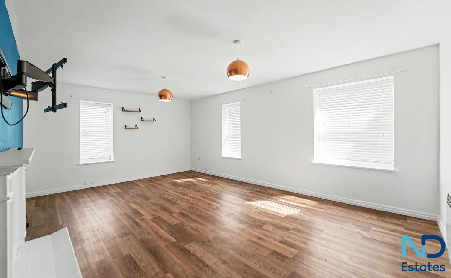 St Helier - Spacious One Bedroom Apartment with Storage in Town - First Time Buyers Only, St Helier — photo 5 of 17