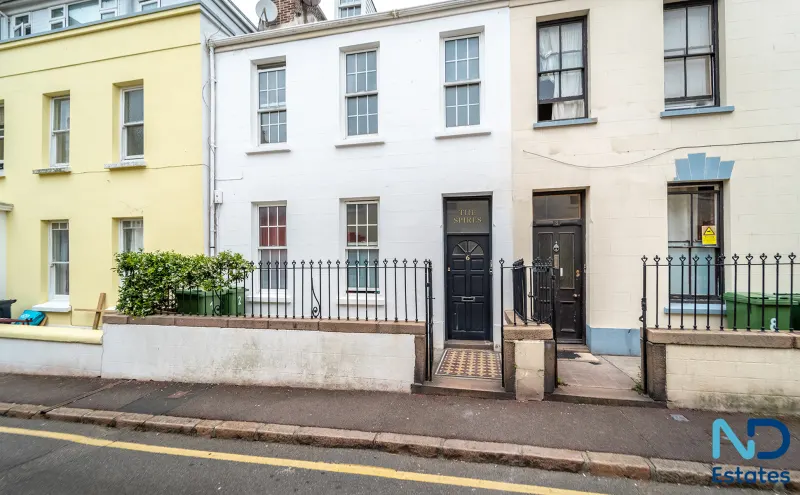 St Helier - 2/3 Bedroom split level Apartment with Private Garden, St Helier — photo 1 of 23